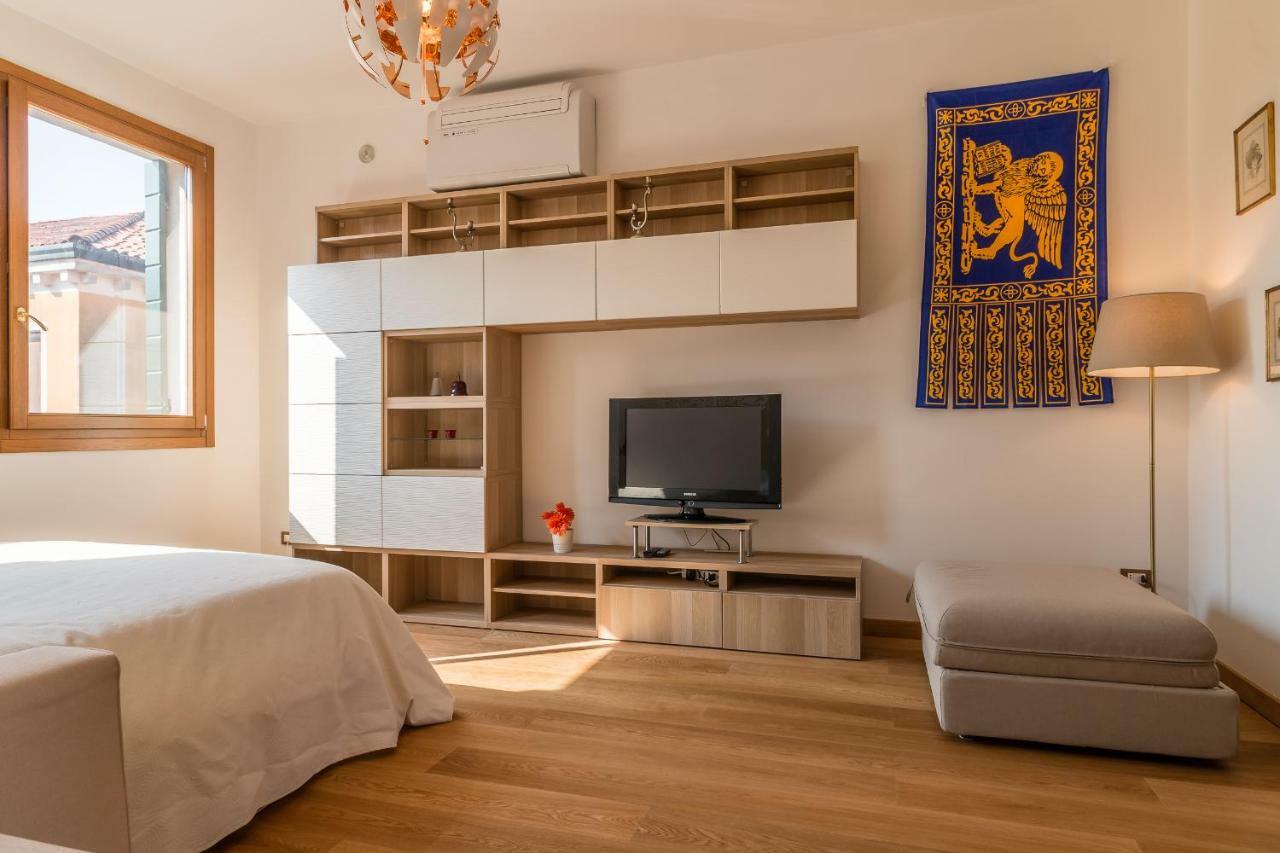 Sunny Nest Canal View In Chic Movida Appartement *