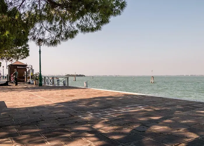 Sunny Nest Canal View In Venice Chic Movida